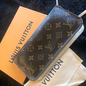 Louis Vuitton Wallet / clutch